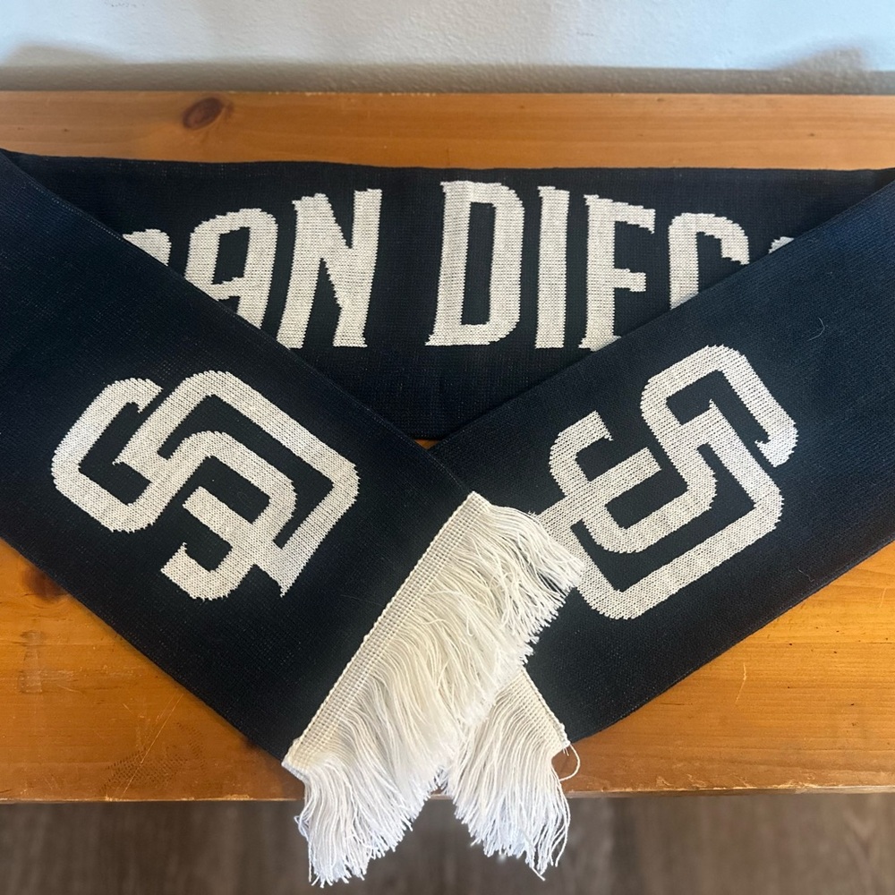 NWOT San Diego Padres Scarf